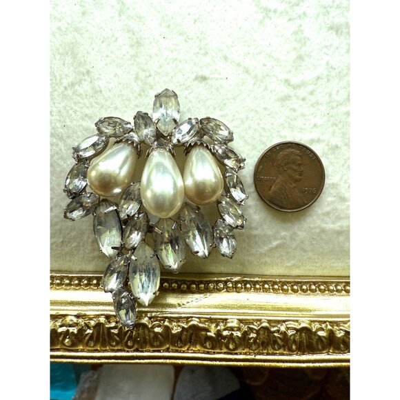 Vintage Rhinestone & Faux Pearl Wedding Brooch Pin - Picture 8 of 8